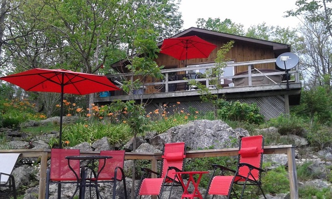 North Kawartha Cabaña | Escape to a Lakeside Retreat on Stoney Lake