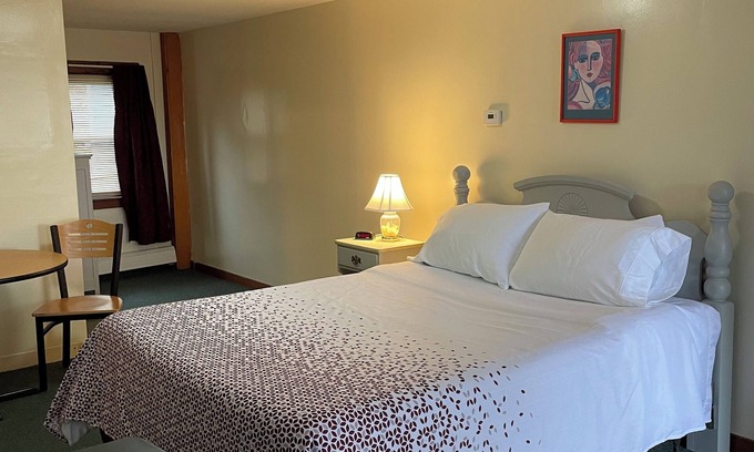 Buzzards Bay Apartamento | Escape to Buzzards Bay, just steps away from Cape Cod Canal