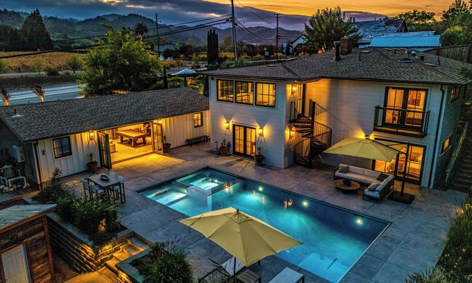 Healdsburg Casa | Escape to Dry Creek Valley in Healdsburg in a Beautifully Renovated Farm House