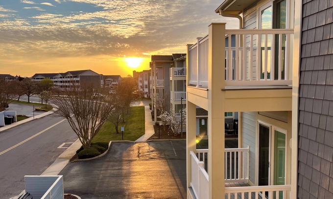 Heron Harbour Isle Condominio | Escape to Elegance: Heron Harbor Condo, Your Bayside Retreat