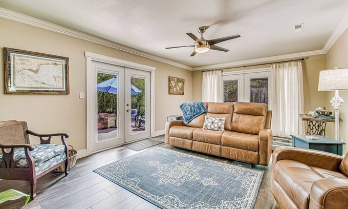 Brent Casa | Escape to Five Flags Retreat, Family & Pet Friendly