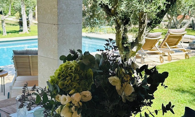 Saint-Etienne-du-Gres Casa | Escape to Elegance -Wonderful Mas Provencal in the heart of the Alpilles