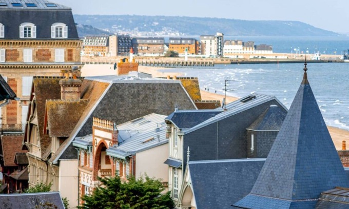 Pays d'Auge Casa | Escape to an Exclusive Normandy Estate: Historic Charm, Lush Park & Private Pool
