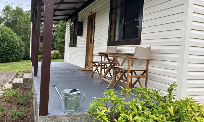 Weldborough Cabaña | Escape to History & Nature! Peaceful & cosy 1890s cottage near MTB trails & pub.