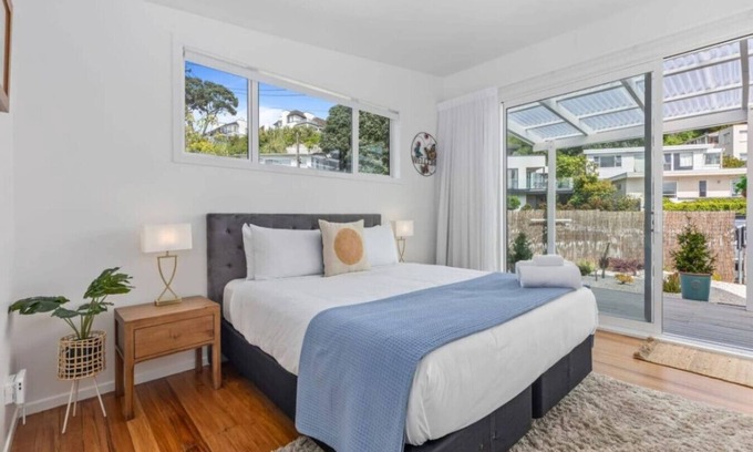 Kohimarama Apartamento | Escape to Kohi Cottage - Your Beachside Haven