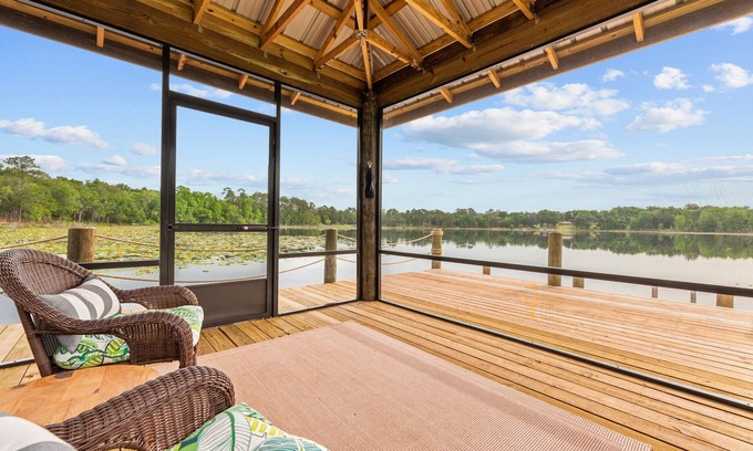 Hawthorne Casa | Escape to Lakeside Serenity :Your perfect getaway enjoy the lake
