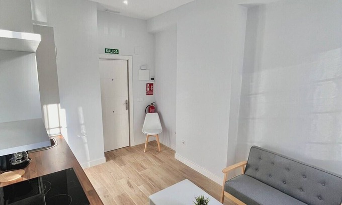 Hortaleza Apartamento | Escapa a Madrid: Moderno y acogedor Estudio cerca de IFEMA
