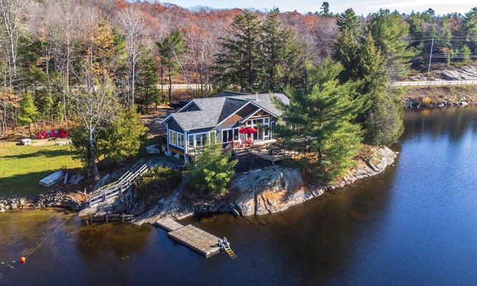 Seguin Cabaña | Escape to Muskoka Waterfront Cottage - Hot Tub & Private Beach!!