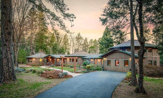 Nevada City Casa | Escape to Nevada City’s Round House Retreat.