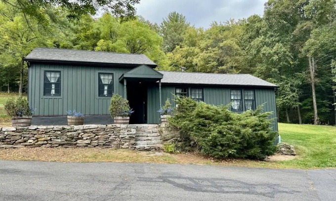 Washington Cabaña | Escape to Our Dog-Friendly Cottage in Washington Depot!
