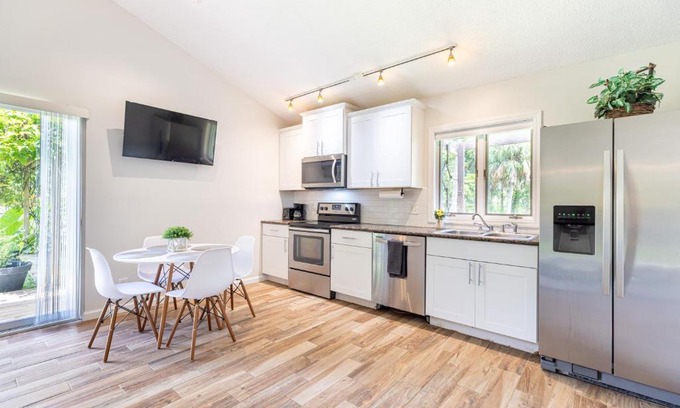 Jupiter Farms Casa | Escape to Our Private Guest House in Jupiter Farms