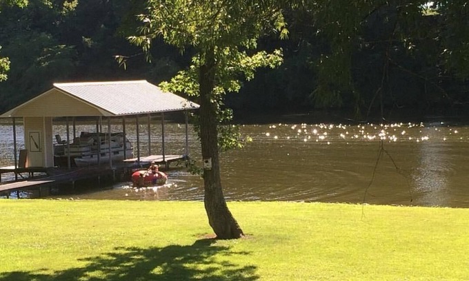 Rogersville Casa | Escape to our quiet river house on Bluewater Creek.