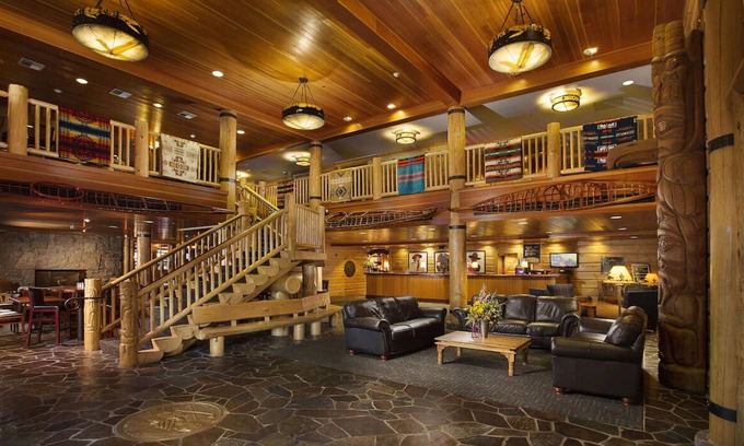 Vancouver Casa | Escape to Our Rustic Hotel w/ Private Fireplace, Balcony and Jacuzzi