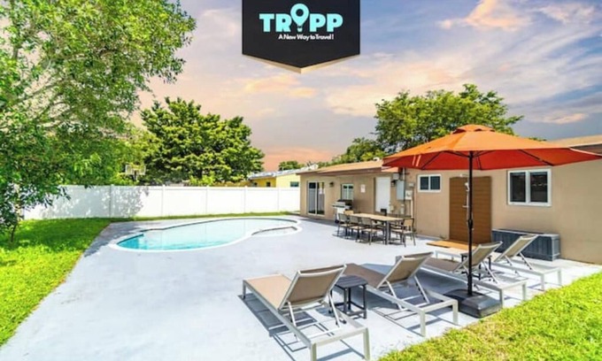 West Hollywood Casa | Escape to Private Poolside Bliss