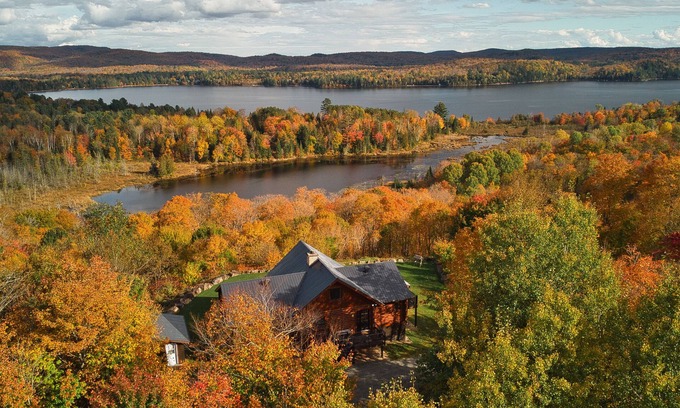 Harrington Chalet De Esquí | Escape to Serenity: Mountain-Top Cottage with Stunning Lake Views in Harrington