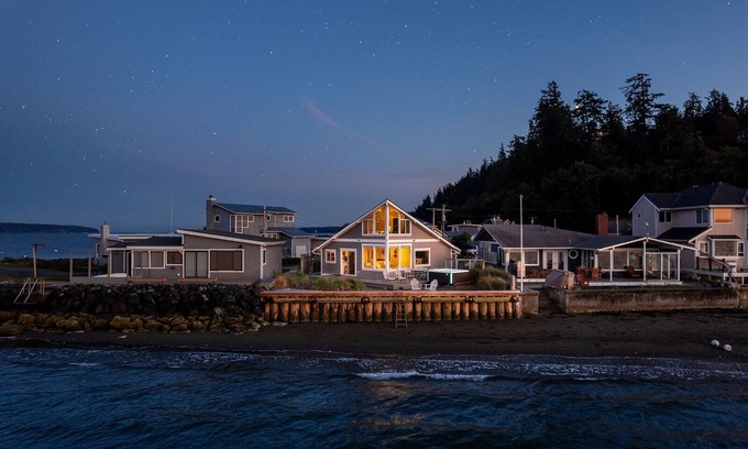 Langley Casa | Escape to Serenity: Charming Beach Cottage Retreat on Whidbey Island Awaits!
