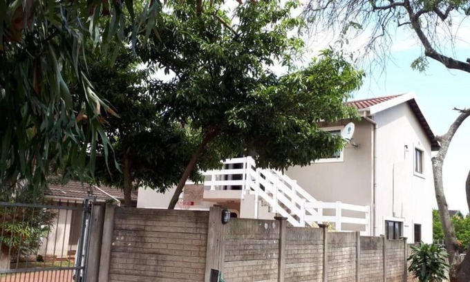 Durban North Apartamento | Escape to serenity at our enchanting 2-bedroom cottage nestled in Glen Anil.