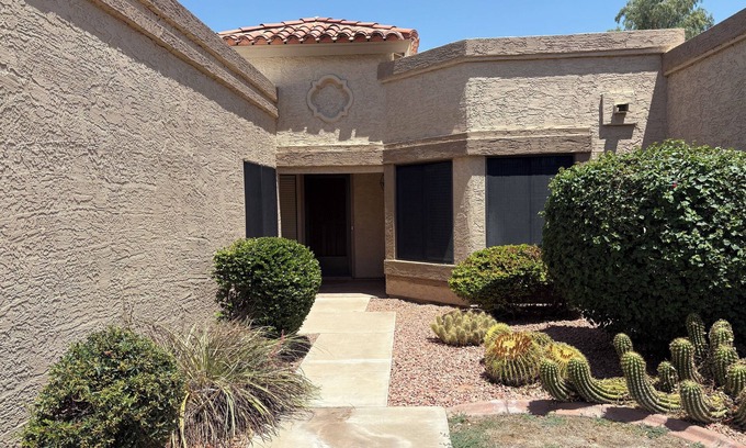 Westbrook Village Condominio | Escape to sunny Phoenix!