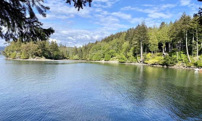 Juan de Fuca Electoral Area Casa | Escape to The Cottage - A Private & Tranquil Oceanfront Dream!