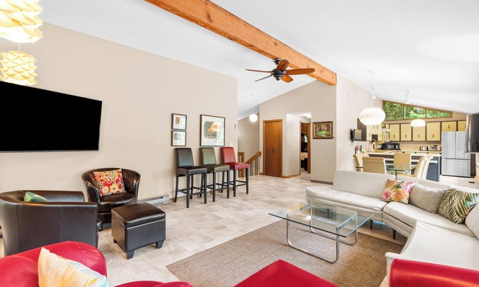 Port Franks Casa | Escape to the Forest: Beach Access, Jacuzzi, and Cozy Fireplace