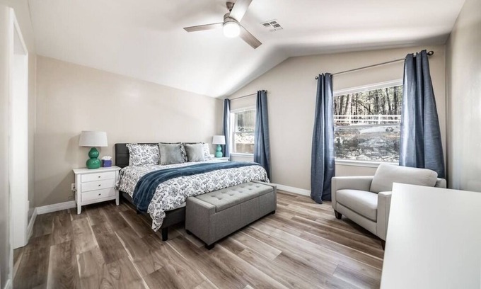 Flagstaff Casa | Escape to the forest at our Alpine Family Retreat( Small pet-friendly )