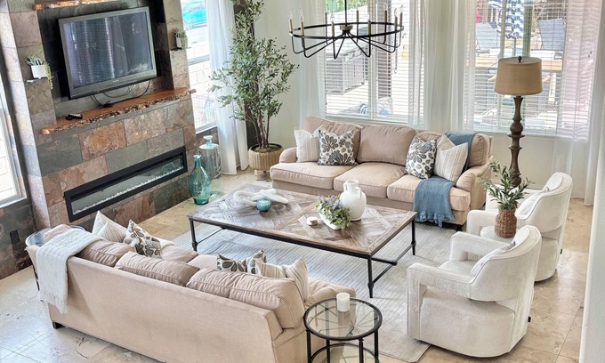 Temecula Casa | Escape to the Hacienda Haven, in Temecula Valley, just 10 minutes from wineries!