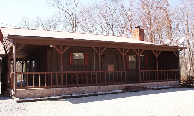 Wellington Casa | Escape to the lake 2 Bedroom Cabin, Boat Parking & Ample Outdoor and Deck Space.