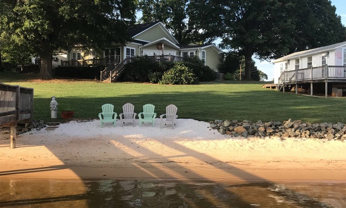 Mount Mourne Casa | Escape al lago! Lujosa casa de aguas profundas en Lake Norman con playa privada y muelle