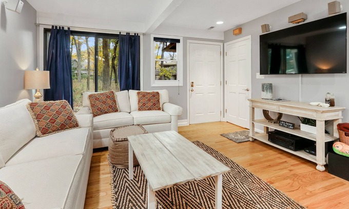 Fontana Condominio | Escape to the Lake- Updated Abbey Springs Condo w/ Golf Cart!