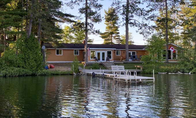 Gwinn Cabaña | ¡Escápese al lago con todas las comodidades del hogar!