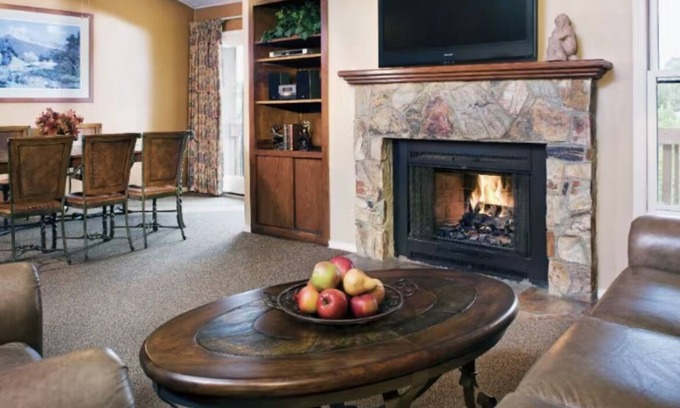 Flagstaff Complejo | Escape to the mountains. Cozy fireplace beautiful 1 bedroom with full kitchen.