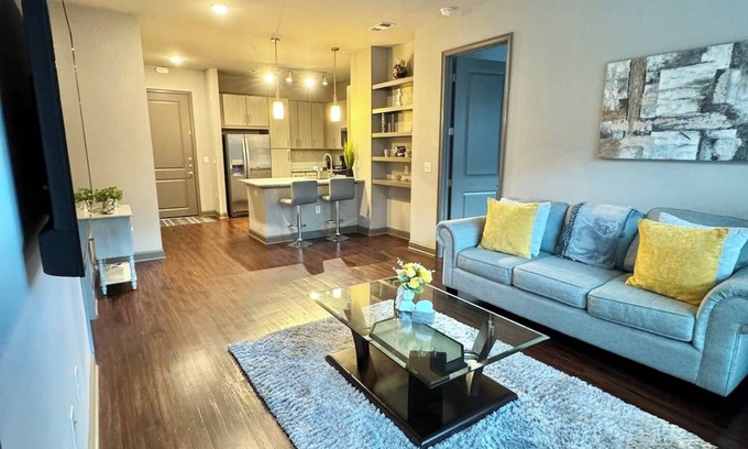 Loring Heights Apartamento | Escape to this stylish 2-bedroom unit, your perfect home away from home in Atlanta!