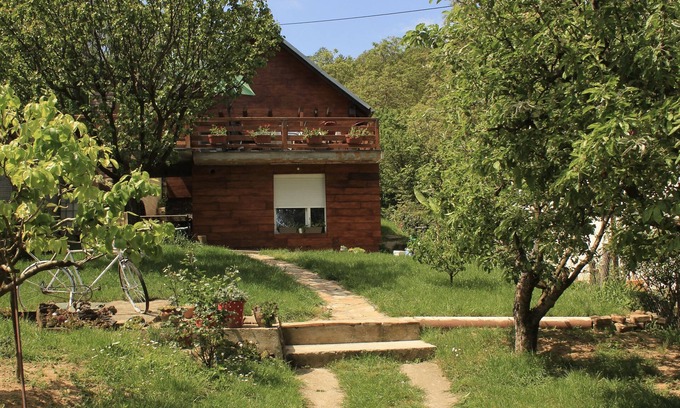 Petrovaradin Casa | Escape to Tranquility: Serene Weekend House in Fruska Gora Mountains