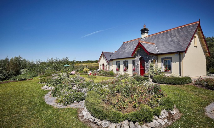 Ennis Cabina | Escape to tranquil luxury near The Cliffs of Moher ,Co Clare.