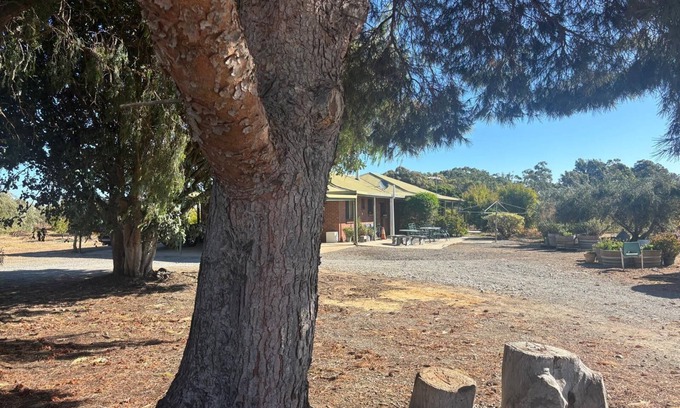 Willunga Otro | Escape to Willunga Farmhouse. Attractions Willunga Market, iconic Wineries