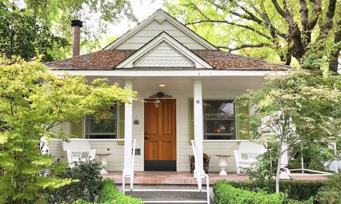 New Brighton Cabaña | Escape to Wine County in your independant Cottage in Downtown Calistoga
