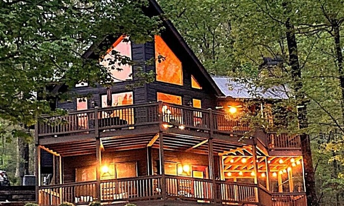 Mineral Bluff Cabina | Escape to your cozy Mineral Bluff cabin, just a hop away from Blue Ridge