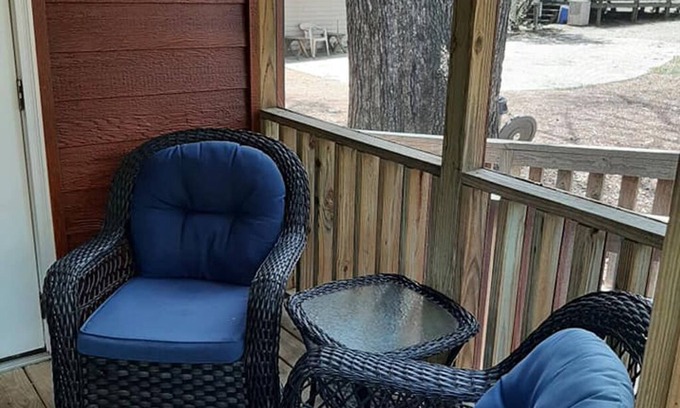 Holladay Cabina | Escape to your cozy 2-bedroom cabin #8 in Camden, Kentucky Lake, TN