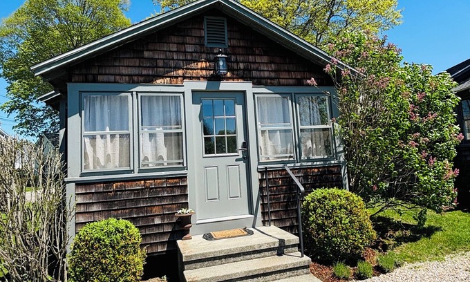 Clinton Casa | Escape to Your Tranquil Seaside Retreat at Clinton Beach Bungalows