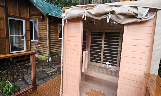 Mason County Cabina | Escape Outdoor Infrared Sauna Sunroom Game room Lakefront cabin Fireplace