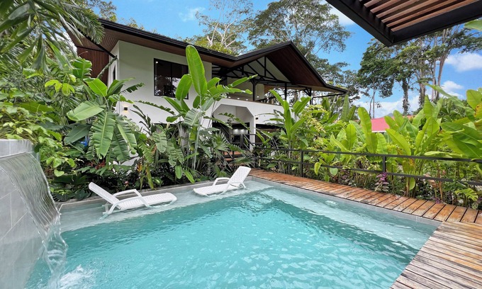 Puerto Viejo de Talamanca Casa | Escondido: Huge House, Pool, AC, TV, Game Room, Kitchen, WiFi, Near Beach