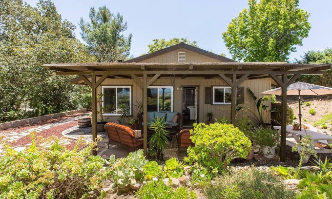 Escondido Casa | Escondido - Hidden Meadows Cottage
