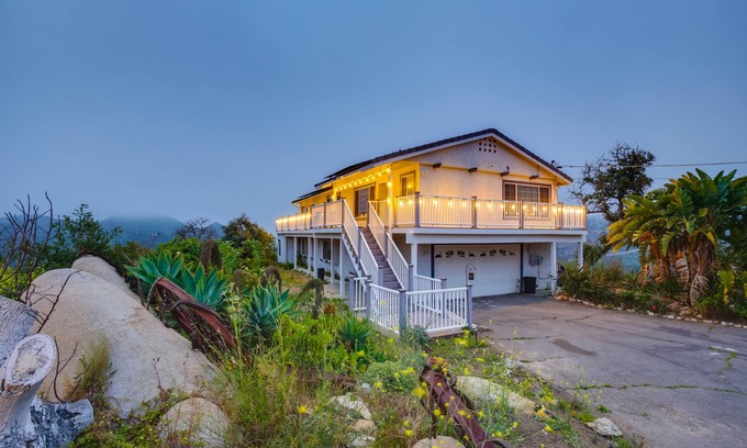 Mesa Rock Casa | Escondido Hilltop Home w/ Deck & Views!