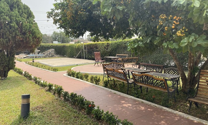 Nungua Hotel | Escondido Hotel