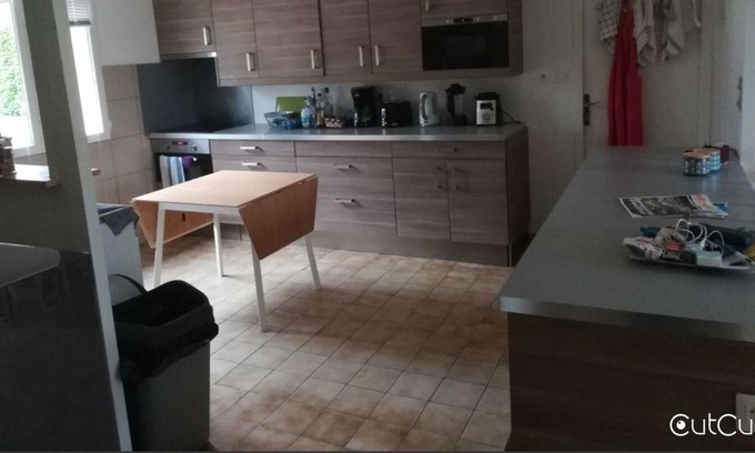 Bout des paves-Chene des Anglais Casa | Eseka se encuentra cerca de varias comodidades