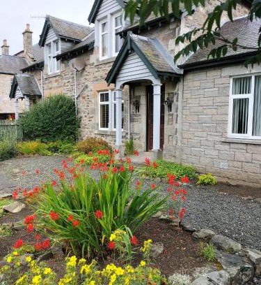 Pitlochry Casa | Esk Cottage