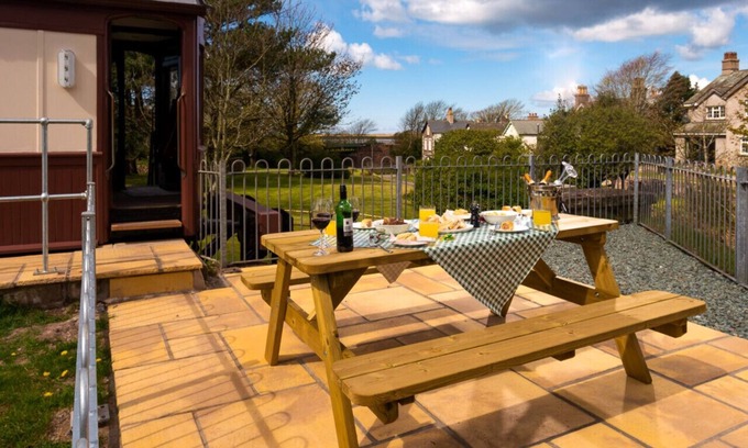 Holmrook Casa | Esk Pullman Carriage