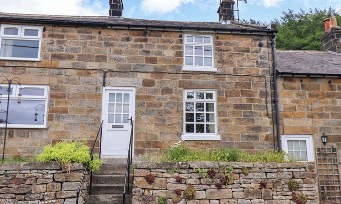 Grosmont Cabaña | 5 HOLLINS COTTAGES, pet friendly, with open fire in Grosmont