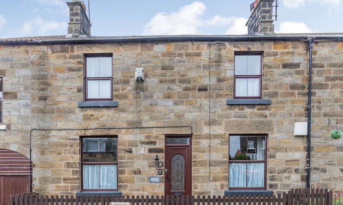 Castleton Cabaña | ESKLETS COTTAGE, family friendly, with a garden in Castleton