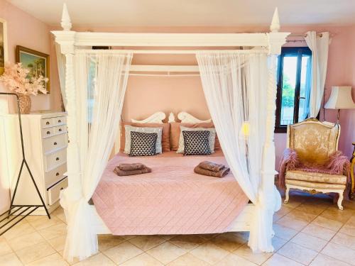 Terrasini Casa | Esmaraldas House of Love